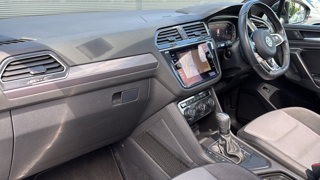 Volkswagen Tiguan Allspace 1.5 Tsi Evo R-line Tech Dsg 150 Ps HK21SZZ Black #2