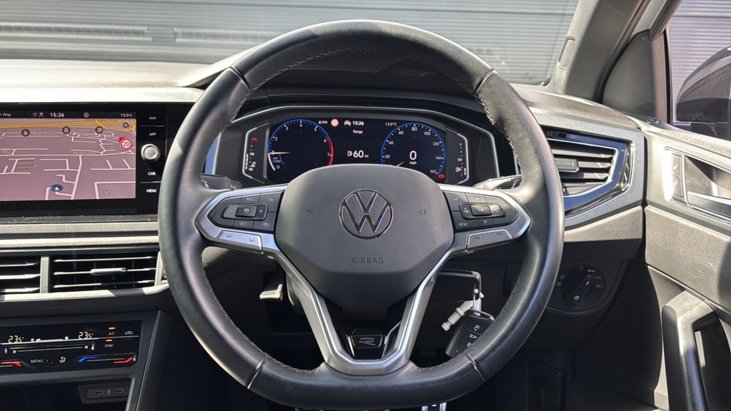 Volkswagen Polo 1.0 Life Black #22