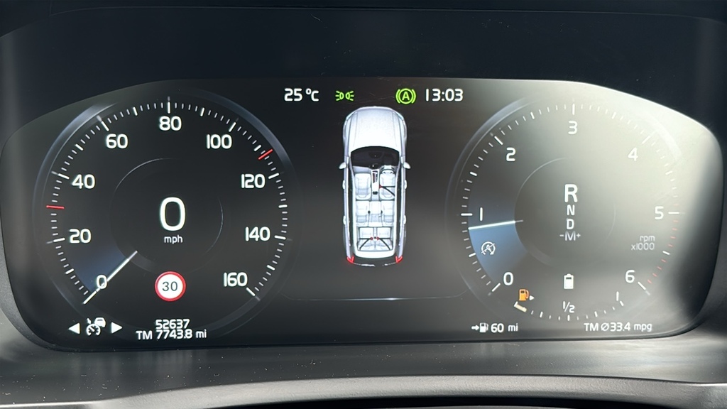 Volvo XC90 R-design White #26