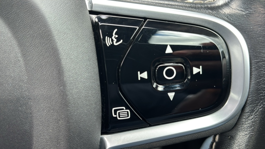 Volvo XC90 R-design White #27