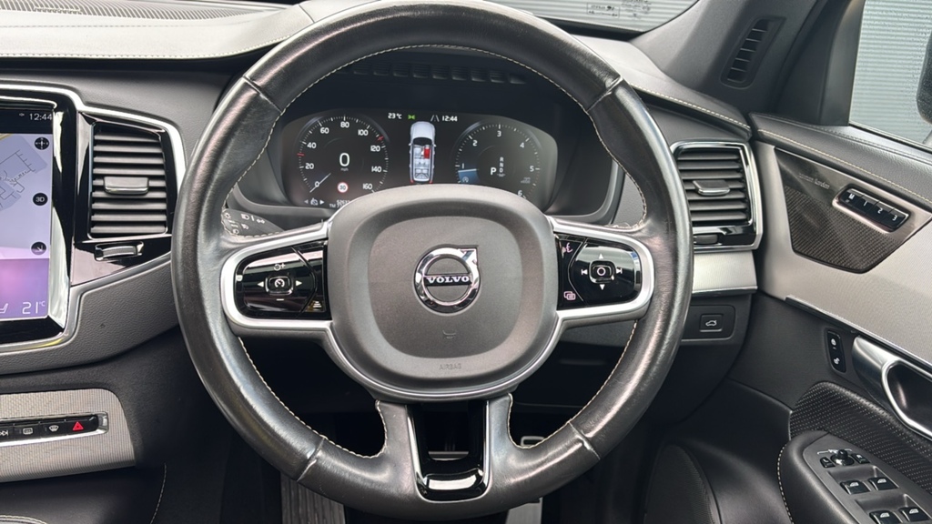 Volvo XC90 R-design White #22