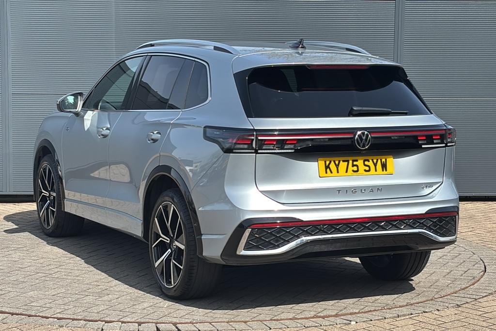 Volkswagen Tiguan 1.5 Etsi 150 R-line Dsg 150 Ps Silver #3