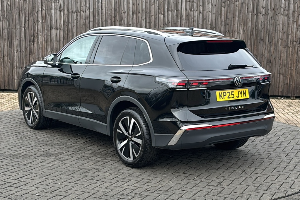 Volkswagen Tiguan 2.0 Tdi Elegance Dsg 150 Ps Black #3