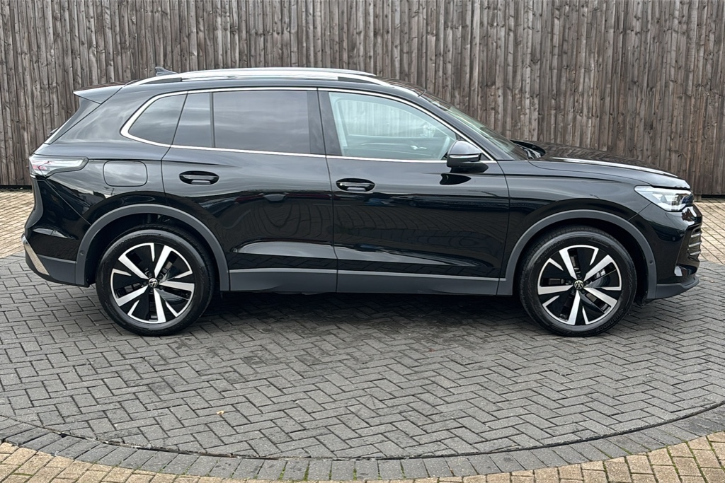 Volkswagen Tiguan 2.0 Tdi Elegance Dsg 150 Ps Black #4