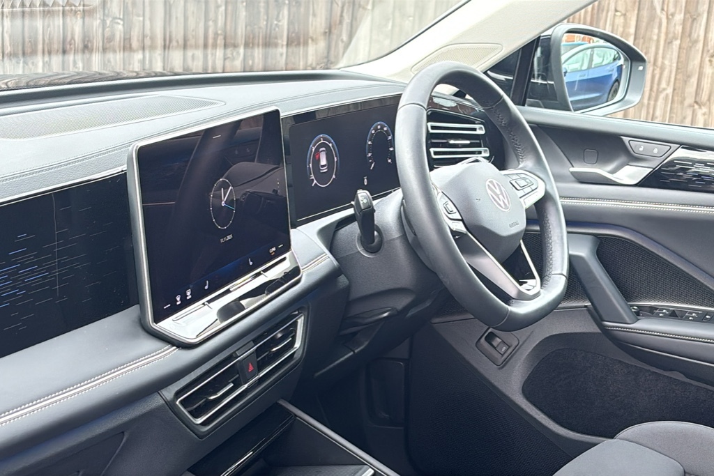 Volkswagen Tiguan 2.0 Tdi Elegance Dsg 150 Ps Black #2