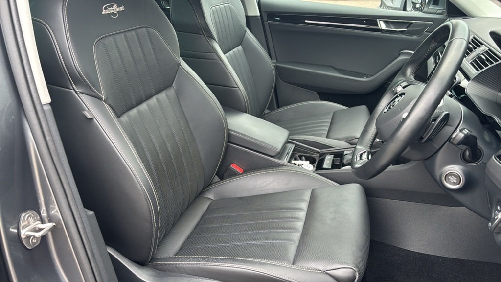 Skoda Superb 2L Se Black #8
