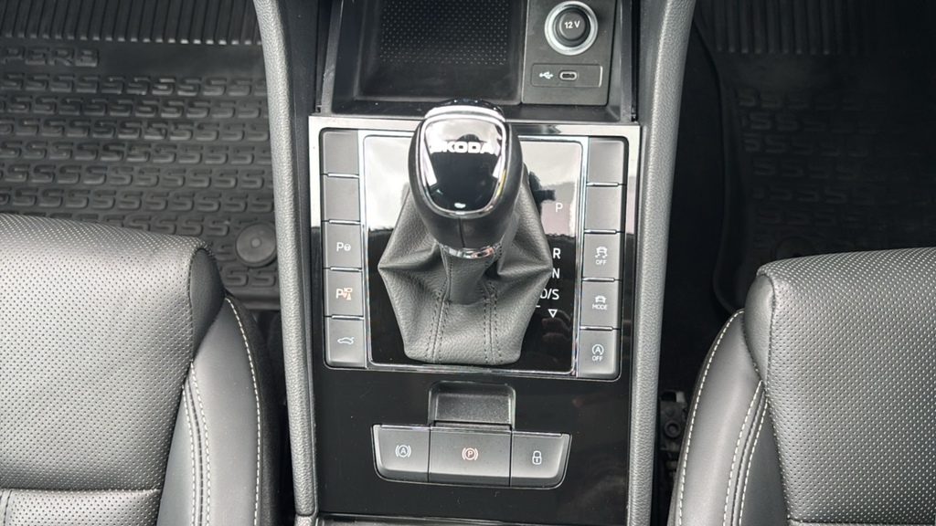Skoda Superb 2L Se Black #28