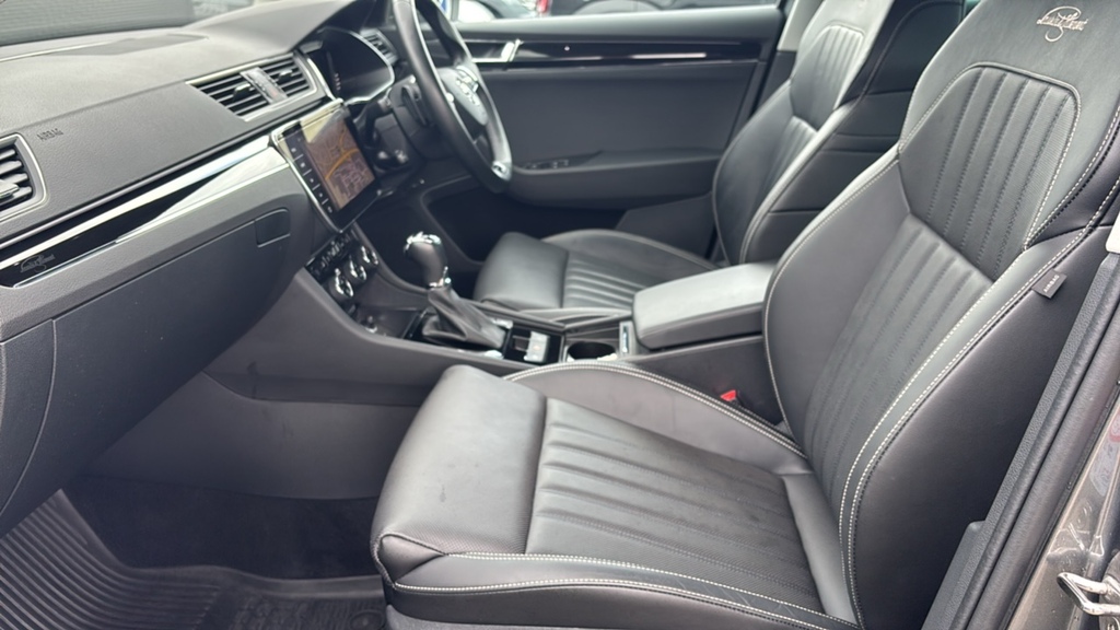 Skoda Superb 2L Se Black #16