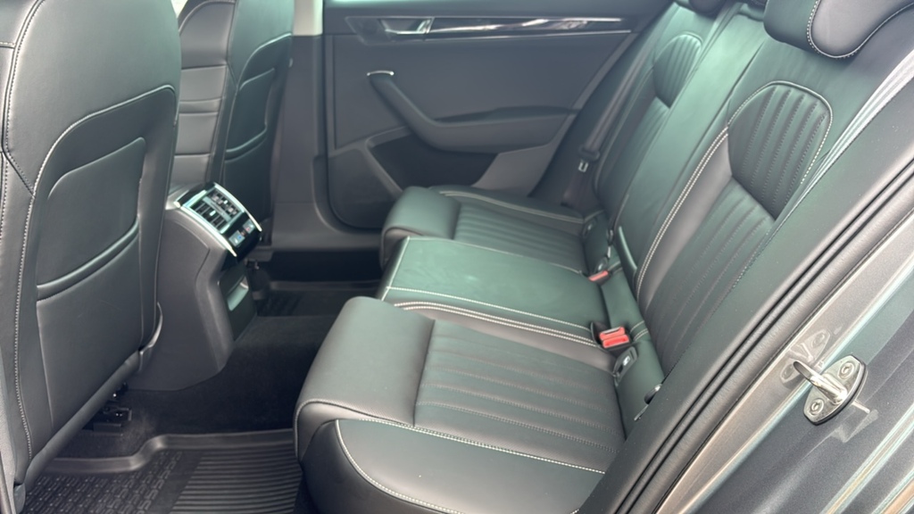 Skoda Superb 2L Se Black #19