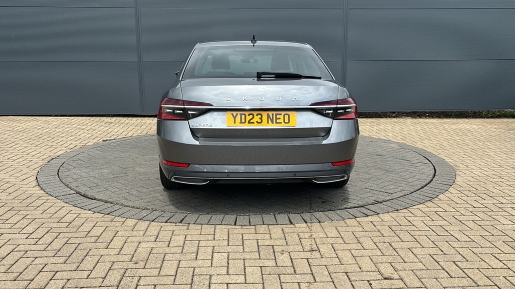 Skoda Superb 2L Se Black #10