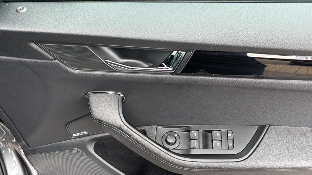 Skoda Superb 2L Se Black #37