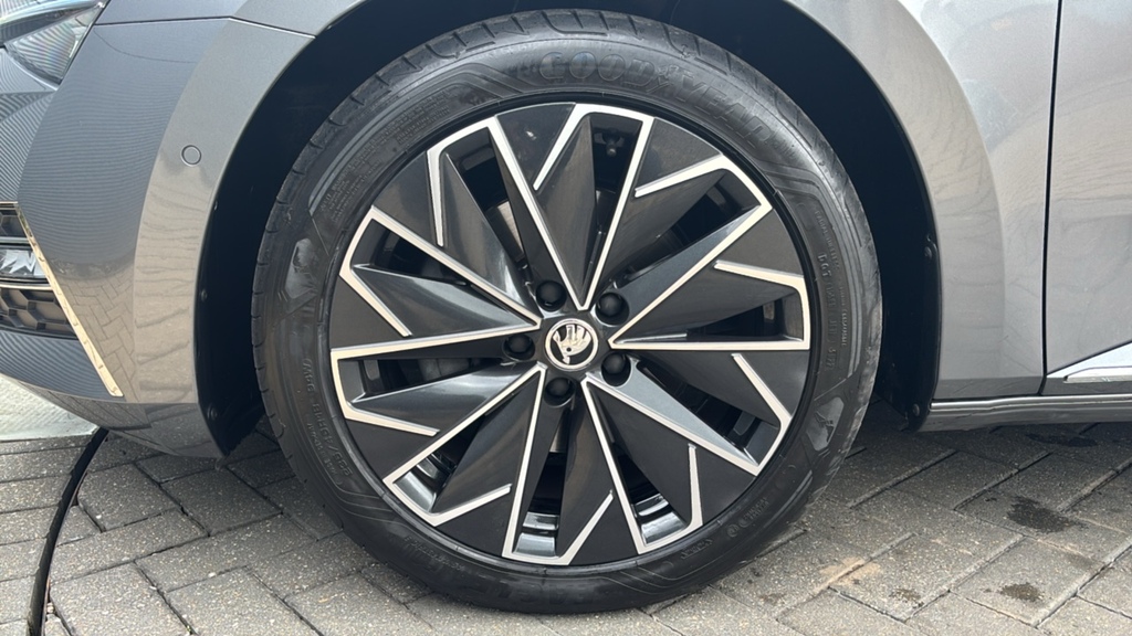 Skoda Superb 2.0 Tsi 190 Laurin Klement Dsg 190 Ps Grey #5