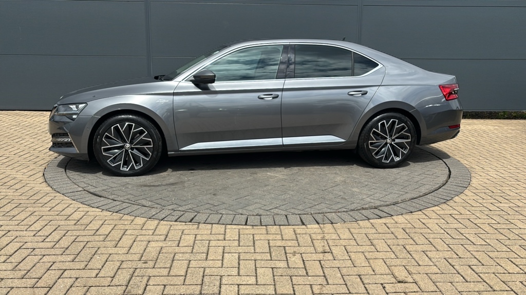 Skoda Superb 2L Se Black #11