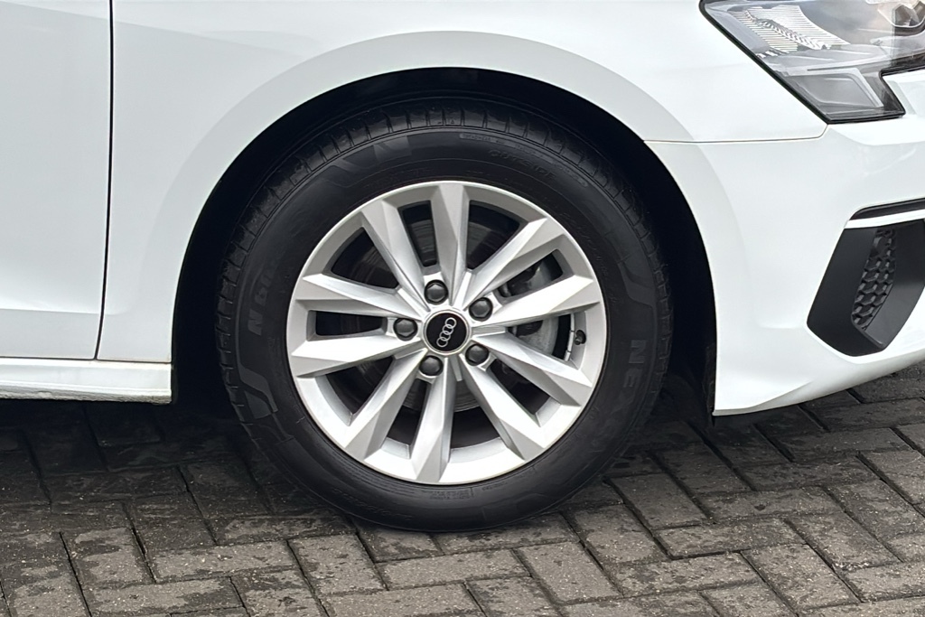 Audi A3 35 Tfsi Technik S Tronic 150 Ps White #5