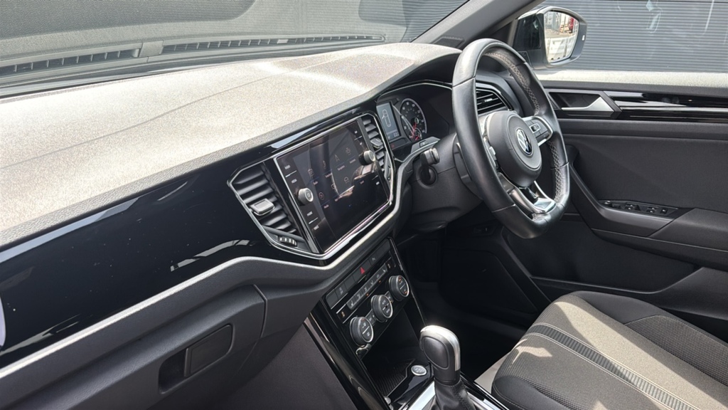 Volkswagen T-Roc 1.5 Tsi Evo Black Edition Dsg 150 Ps Silver #2