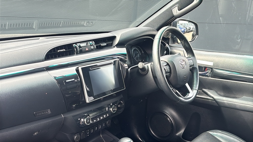 Toyota HILUX Invincible Dcab Pup 2.4 D-4d Lthr 3.5T Tow Grey #2