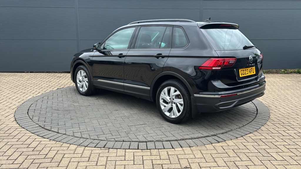 Volkswagen Tiguan 2.0 Tdi Life 150 Ps Black #3