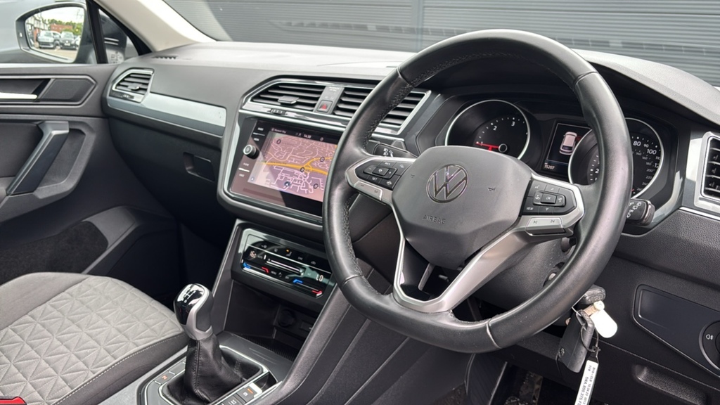 Volkswagen Tiguan 2.0 Tdi Life 150 Ps Black #6