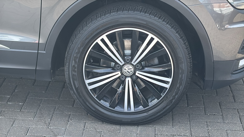 Volkswagen Tiguan 2.0 Tdi 150 4Motion Se Nav Dsg 150 Ps SD68ONM Grey #5