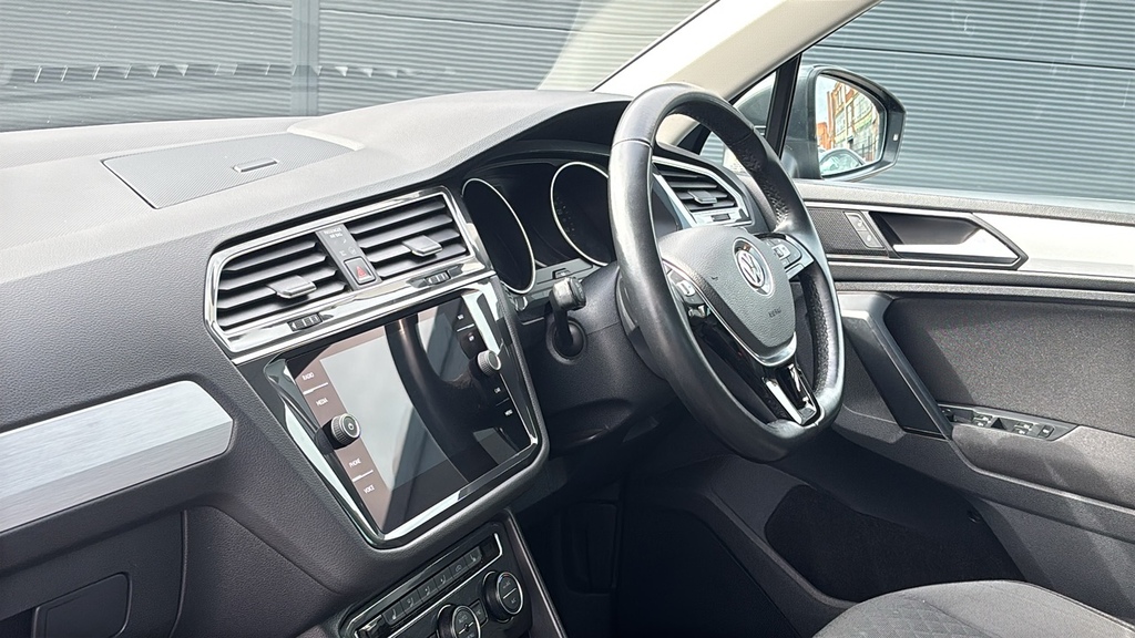 Volkswagen Tiguan 2.0 Tdi 150 4Motion Se Nav Dsg 150 Ps SD68ONM Grey #2