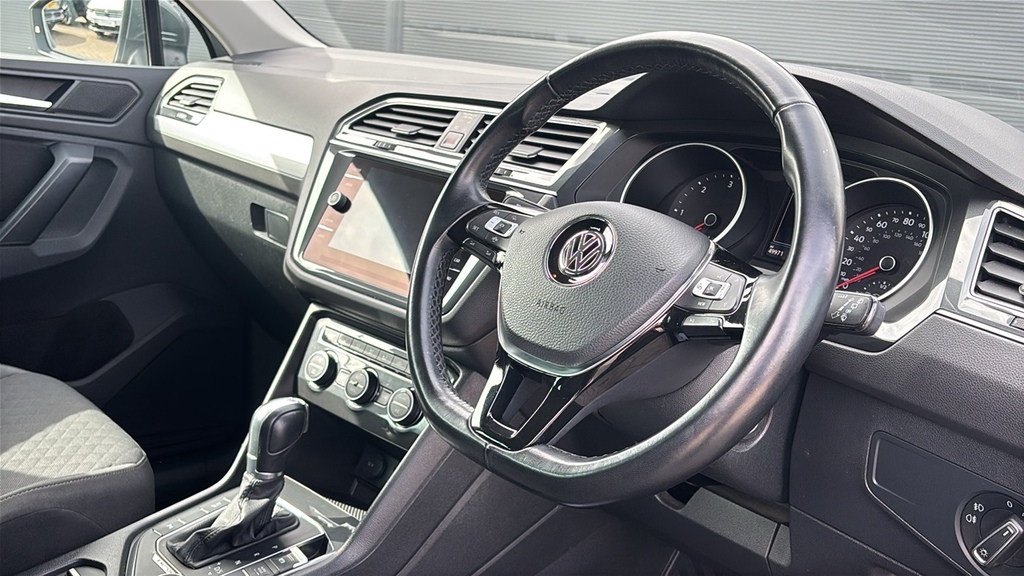 Volkswagen Tiguan 2.0 Tdi 150 4Motion Se Nav Dsg 150 Ps SD68ONM Grey #6