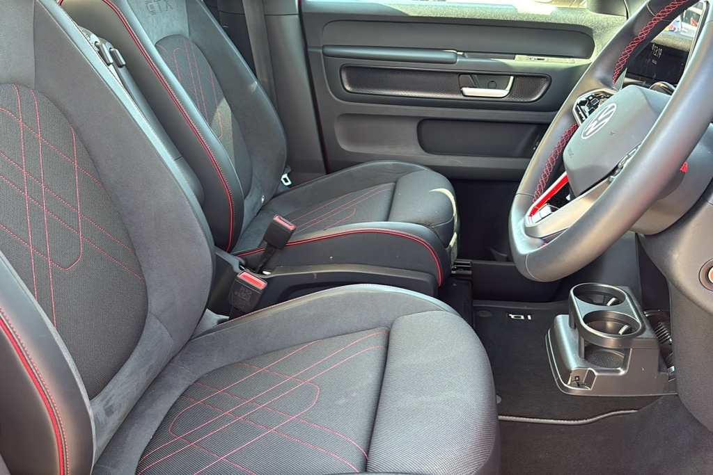 Volkswagen ID.Buzz Pro 79Kwh Gtx Mpv 4Motion Red #14