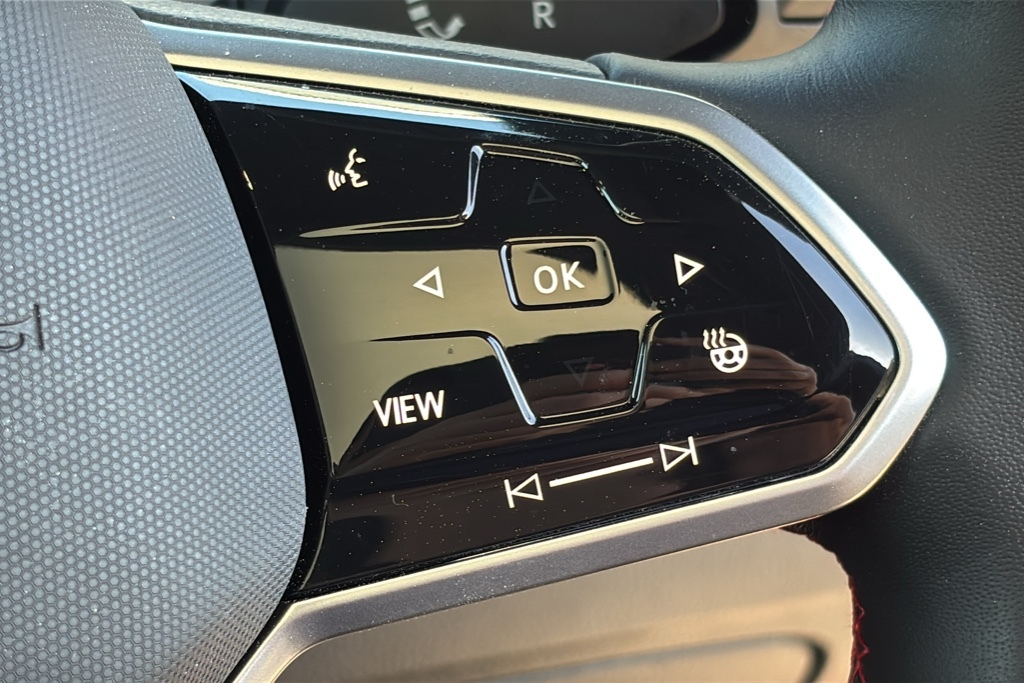 Volkswagen ID.Buzz Pro 79Kwh Gtx Mpv 4Motion Red #18