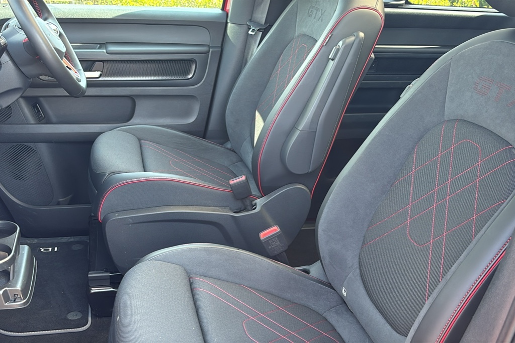 Volkswagen ID.Buzz Pro 79Kwh Gtx Mpv 4Motion Red #12