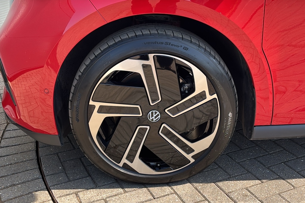 Volkswagen ID.Buzz 250Kw Gtx Pro 86Kwh 4Motion Lwb 6 Seat Red #5