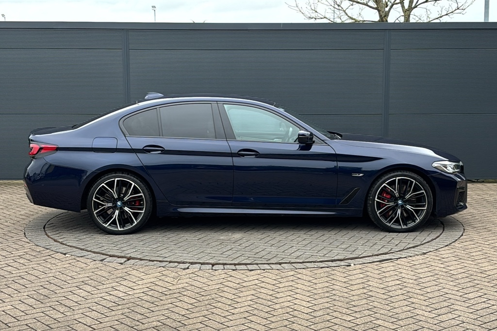 BMW 5 Series 545E Xdrive M Sport 394 Ps Blue #4