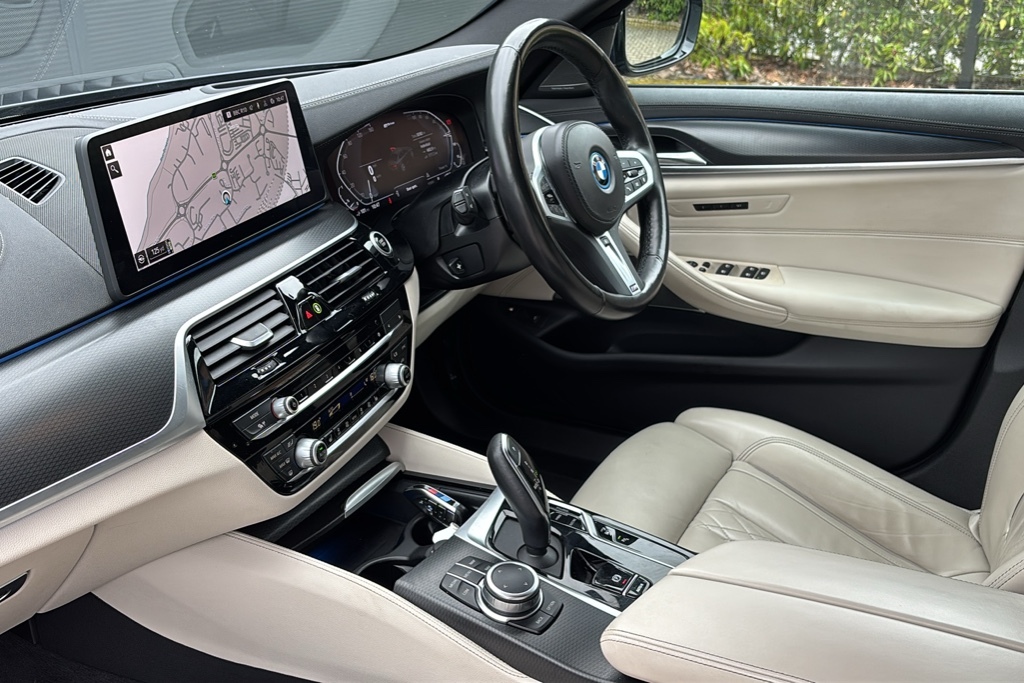 BMW 5 Series 545E Xdrive M Sport 394 Ps Blue #2
