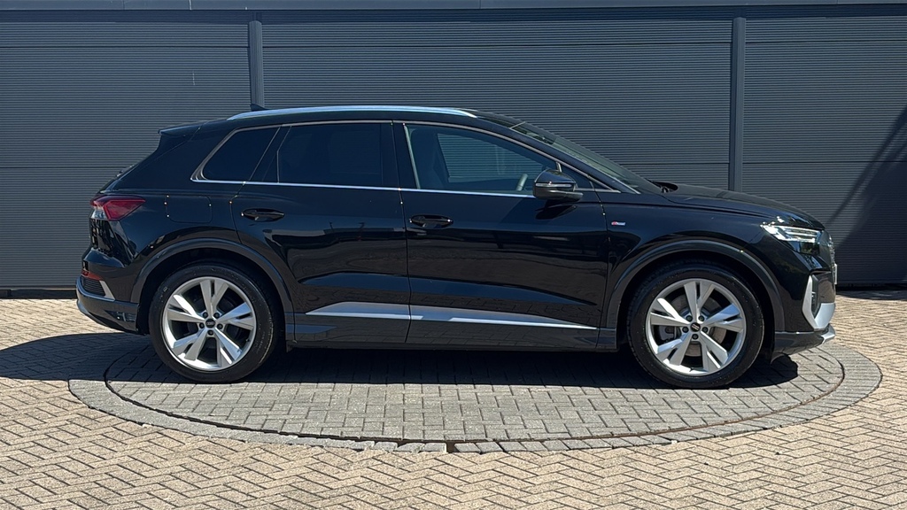 Audi Q4 E Tron 210Kw 45 82Kwh S Line Leathertech Pack Black #4