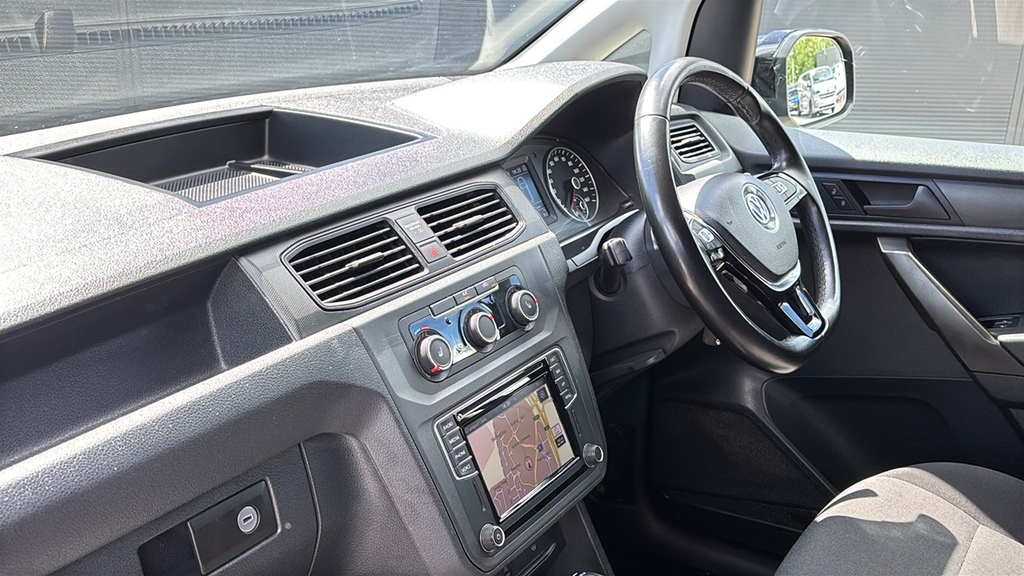 Volkswagen Caddy 2.0 Tdi Bluemotion Tech 150Ps Highline Van Dsg 15 Black #2