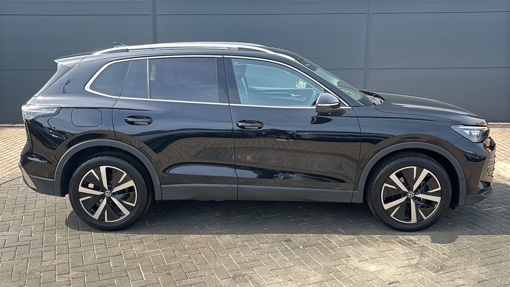 Volkswagen Tiguan 1.5 Etsi 150 Elegance Dsg 0 Ps Black #4