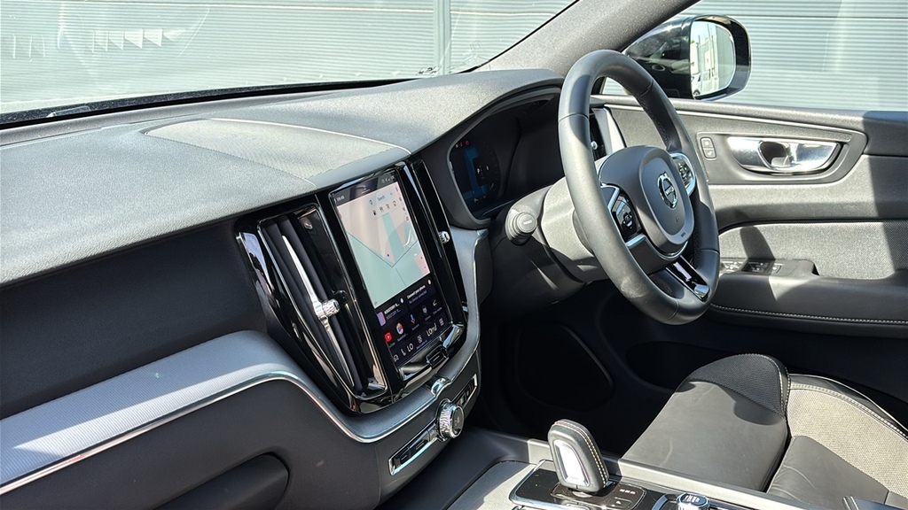 Volvo XC60 2.0 B5p R Design Geartronic 0 Ps Black #2
