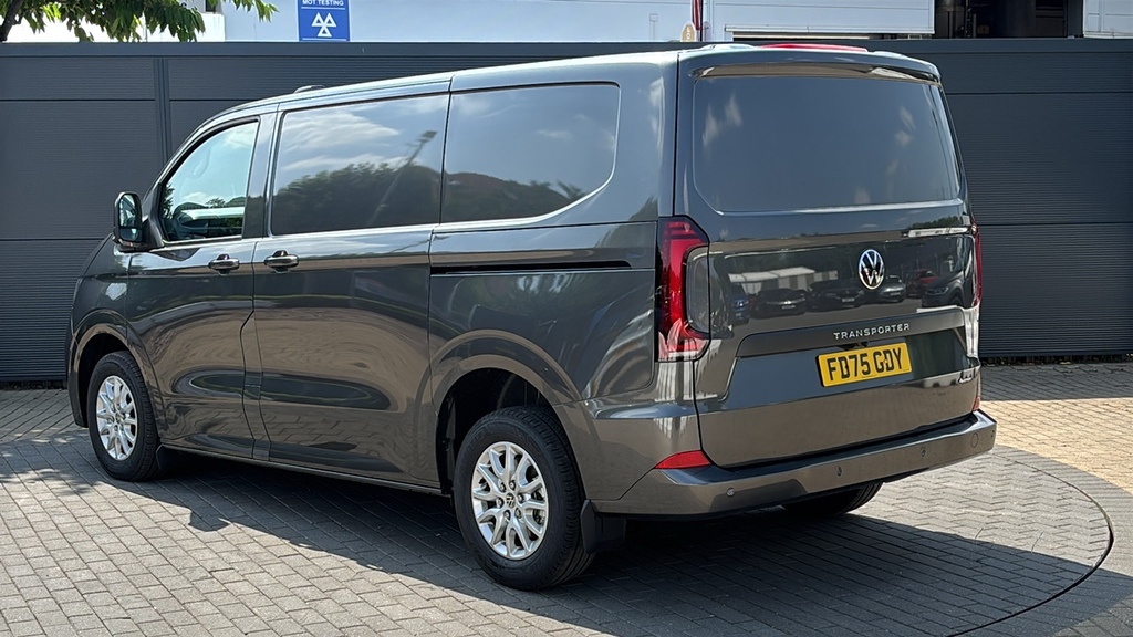 Volkswagen Transporter 2.0 Tdi 150 Commerce Pro Van 4Motion 150 Ps Grey #3