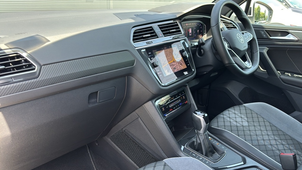 Volkswagen Tiguan 2.0 Tdi R-line Dsg 150 Ps White #2