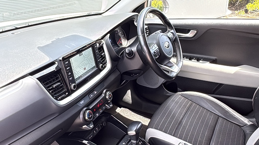 Kia Stonic 1.0T Gdi 3 0 Ps White #2