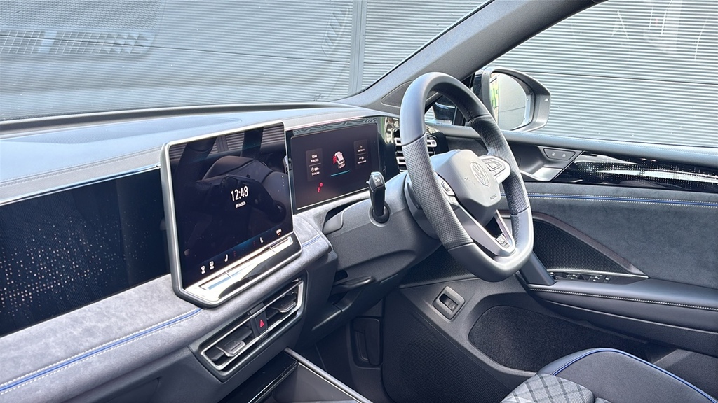 Volkswagen Tiguan 2.0 Tdi R-line Dsg 0 Ps Black #2