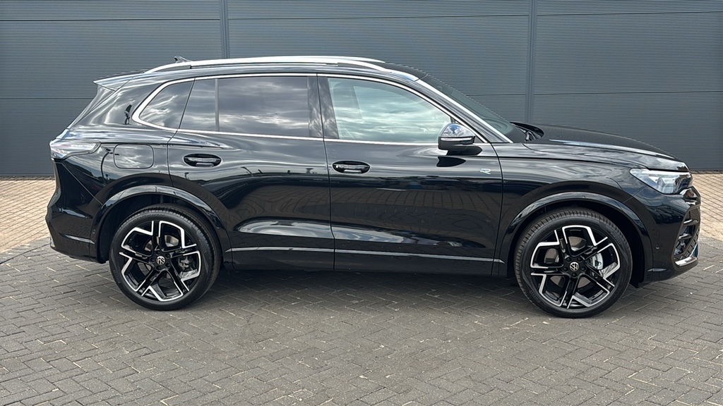 Volkswagen Tiguan 2.0 Tdi R-line Dsg 0 Ps Black #4