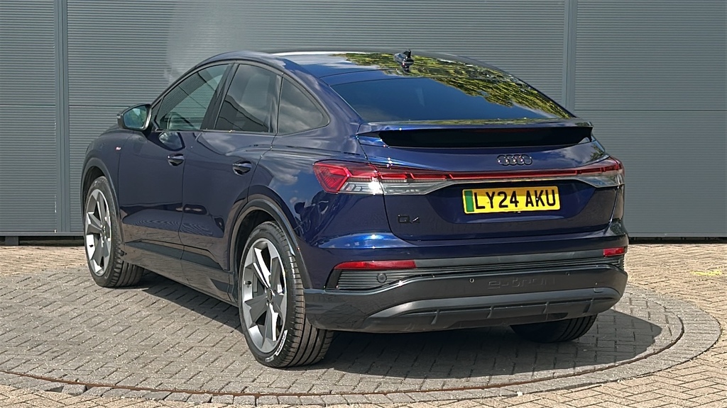 Audi Q4 E Tron 150Kw 40 82Kwh Black Edition 204 Ps Blue #3