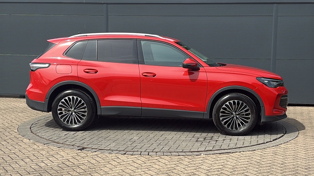 Volkswagen Tiguan 1.5 Etsi 150 Match Dsg 0 Ps Red #4
