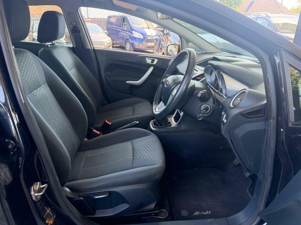 Ford Fiesta 1.25 Zetec 82 Red #14