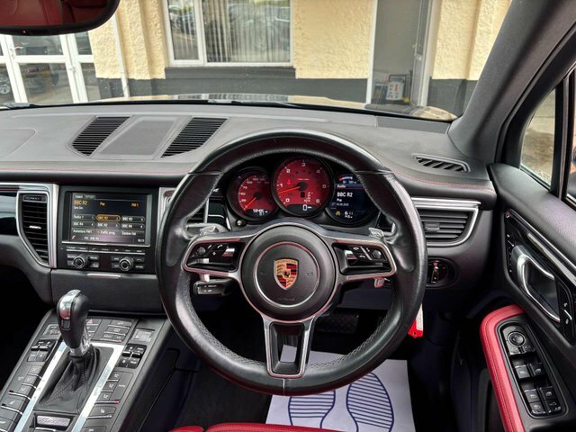 Porsche Macan Pdk White #18