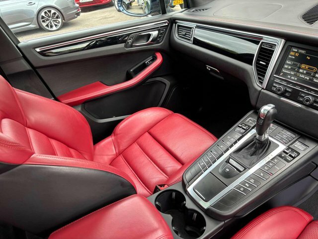 Porsche Macan Pdk White #10