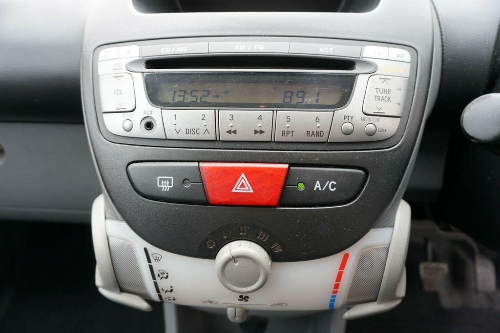Peugeot 107 Hatchback Urban Black #36