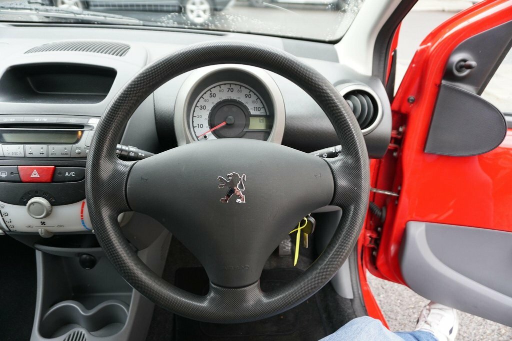 Peugeot 107 Hatchback Urban Black #40