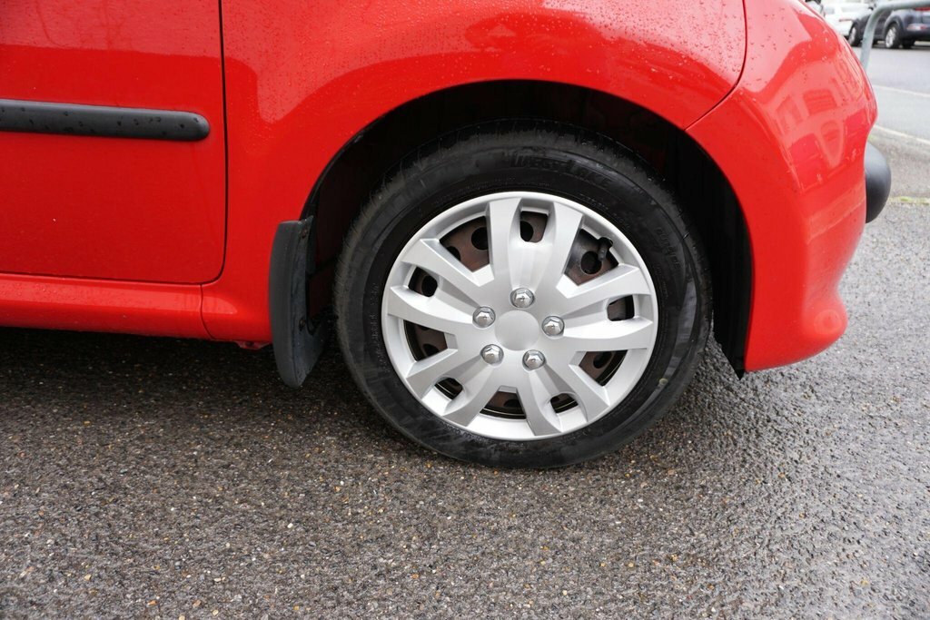 Peugeot 107 Hatchback Urban Black #32