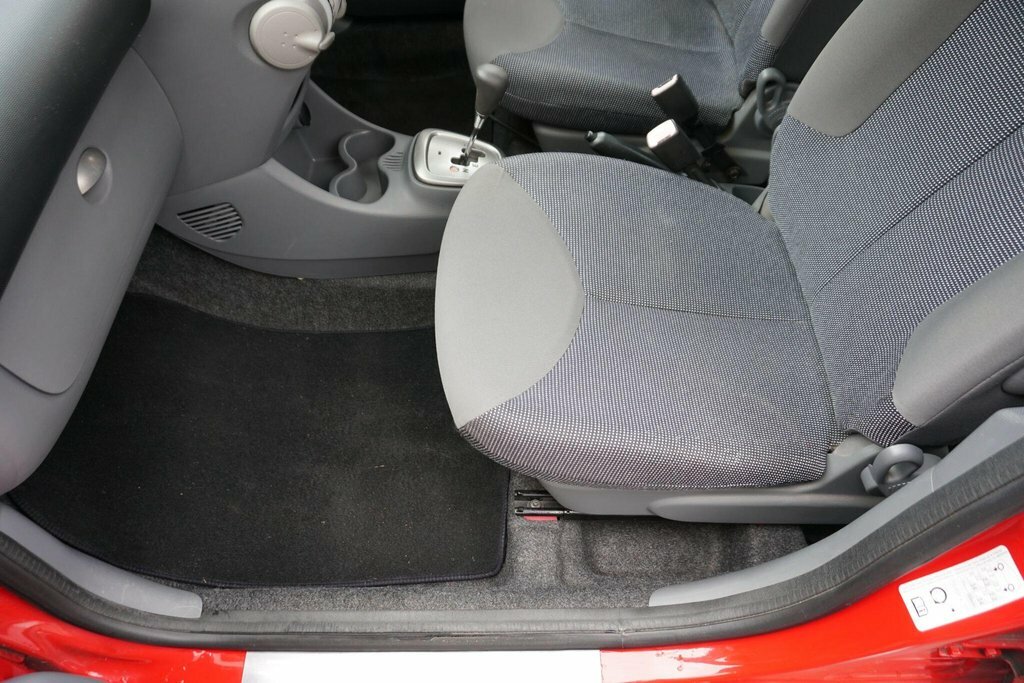 Peugeot 107 Hatchback Urban Black #41