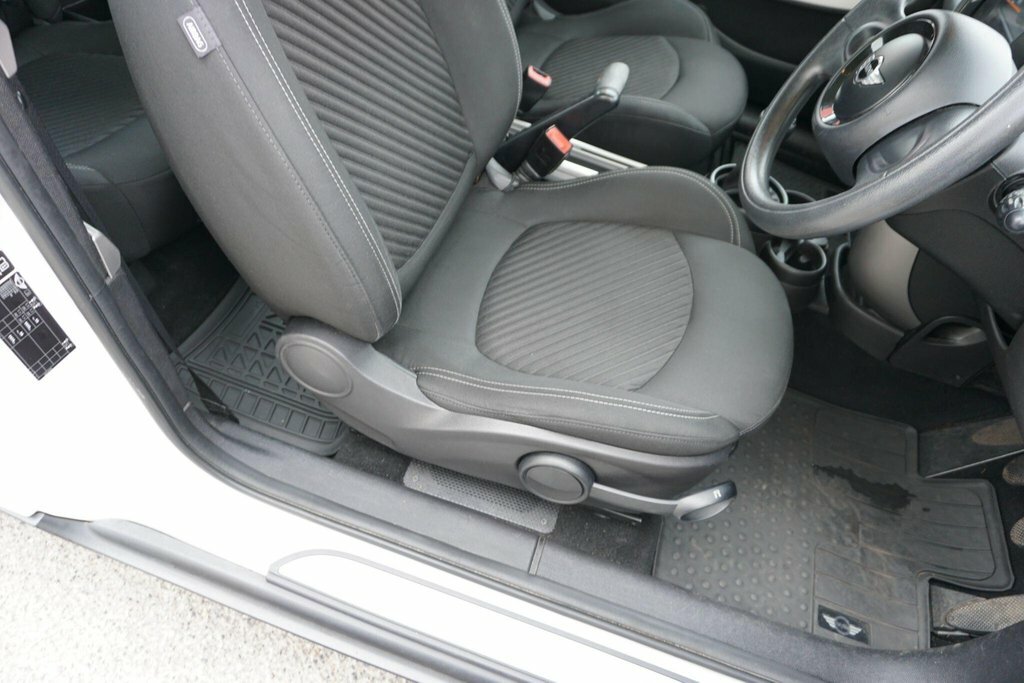 Mini Paceman White #37